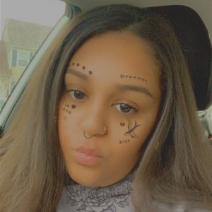 Meet your Posher, Alexia